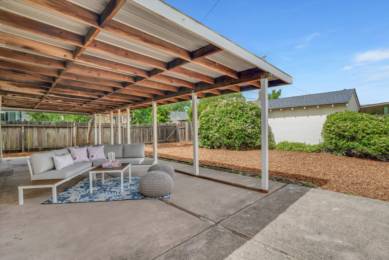 18-561 Cedar st-18.jpg